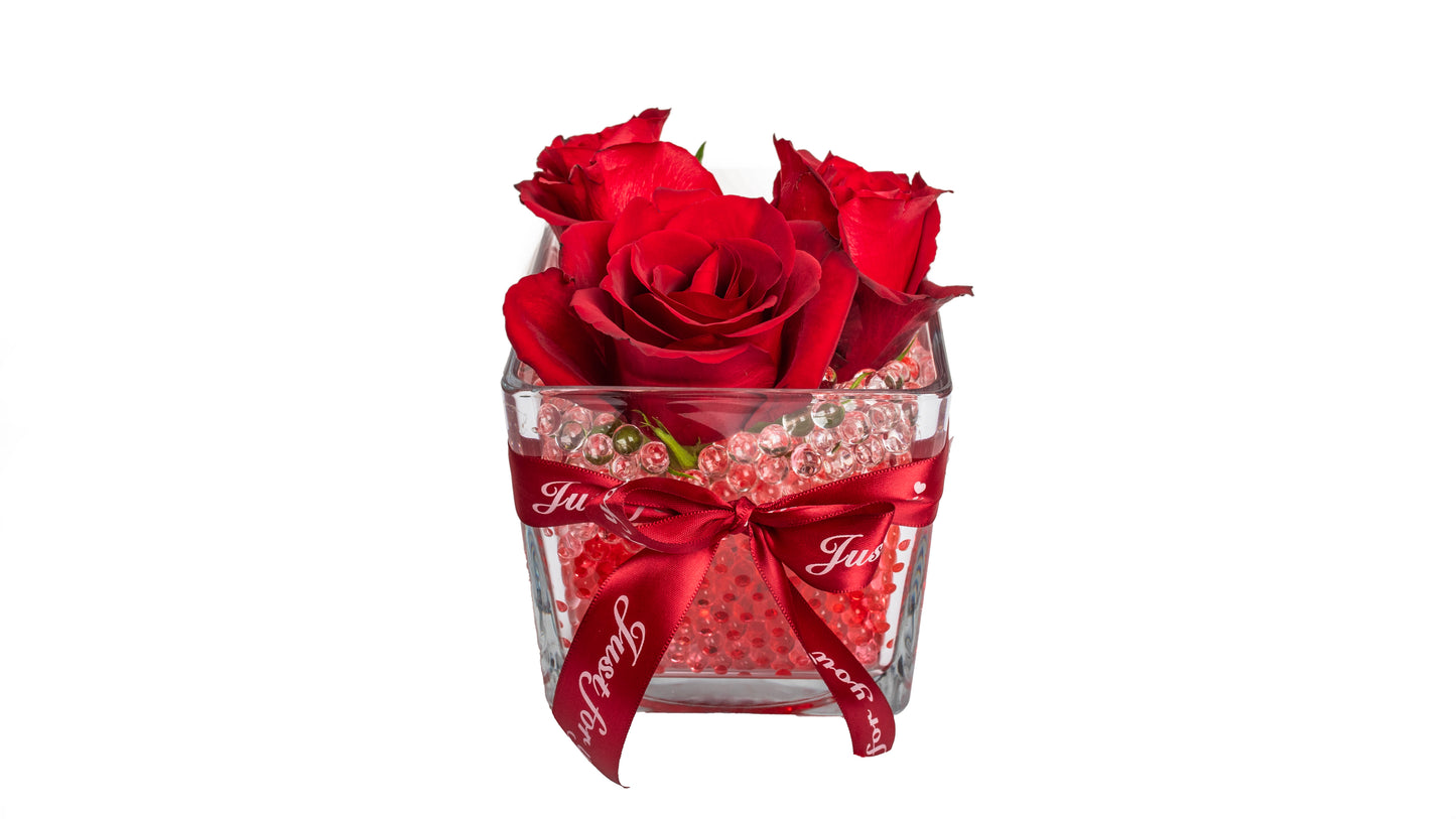 Composition With 3 Roses In a Glass Box With Gel - BG Flowers
