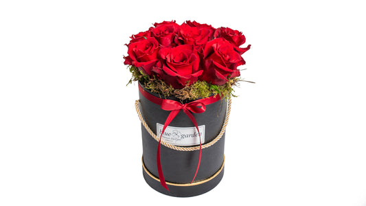 Arrangement Of Fresh Roses with Moss in White/Black Box - BG Flowers