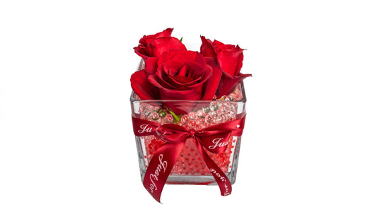 Composition With 3 Roses In a Glass Box With Gel - BG Flowers