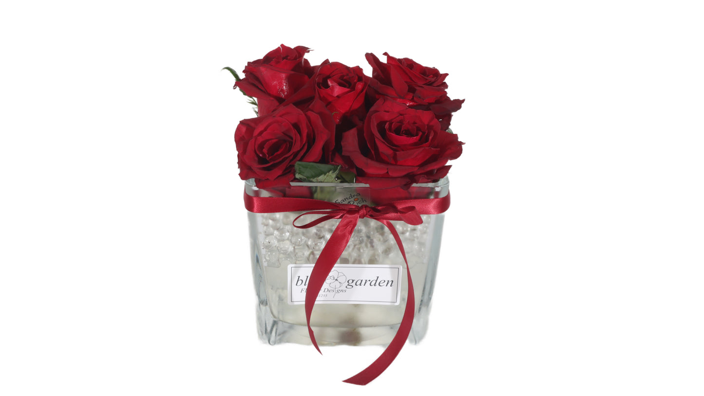Composition With 5 Roses In a Glass Box With Gel - BG Flowers