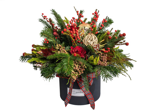 Christmas Arrangement With Fresh Flowers In A White/black Box