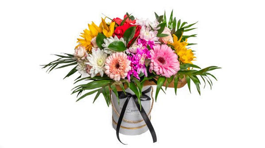 Μπουκέτο Με Διάφορα Εποχιακά Λουλούδια Σε Άσπρο/Μαύρο Κουτί - #bluegardenflowers#