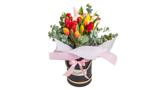 Μπουκέτο Με Διάφορα Χρώματα Τουλίπες Σε Άσπρο/Μαύρο Κουτί - #bluegardenflowers#